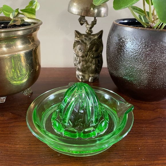 SOLD Vintage Depression Glass Juicer - Picture 3 of 4